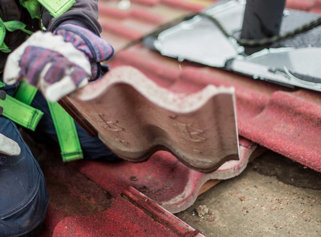 Service & Underhåll av tak - Södertörns Plåt.